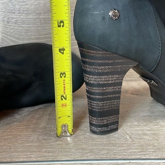 Ugg Dandylion Black Leather Women’s Sz 9.5 Gray Sheepskin Fold Over 4” Heel Boot - Picture 11 of 14